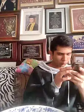 Snapshot of jperezofficial1 chatting on 12/12/24, 03:05 jperezofficial1 online show from 12/12/24, 03:05