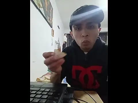 Snapshot of jperezofficial1 chatting on 11/29/25, 03:09 jperezofficial1 online show from 11/29/25, 03:09