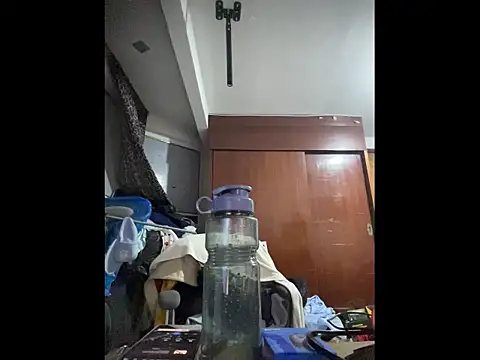 Snapshot of jperezofficial1 chatting on 12/18/25, 03:01 jperezofficial1 online show from 12/18/25, 03:01