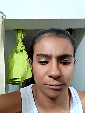 Snapshot of Leslly_ chatting on 01/07/25, 10:32 Leslly online show from 01/07/25, 10:32