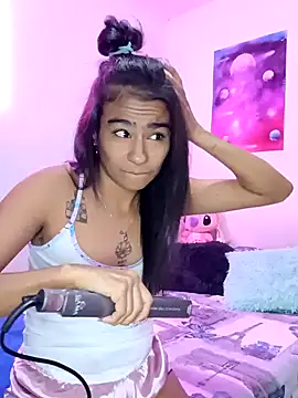 Snapshot of Leslly_ chatting on 01/12/25, 12:28 Leslly online show from 01/12/25, 12:28