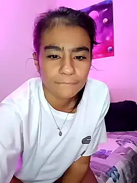 Snapshot of Leslly_ chatting on 01/13/25, 05:01 Leslly online show from 01/13/25, 05:01