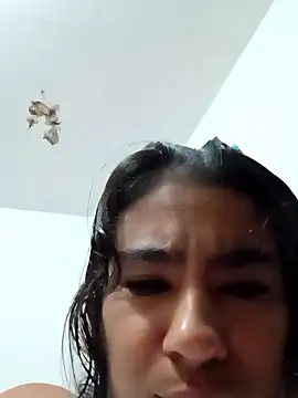 Snapshot of Leslly_ chatting on 02/01/25, 11:32 Leslly online show from 02/01/25, 11:32