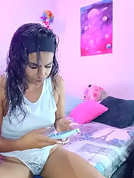 Snapshot of Leslly_ chatting on 02/23/25, 04:07 Leslly online show from 02/23/25, 04:07