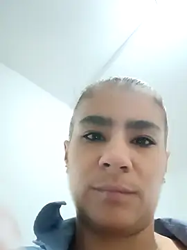 Snapshot of Leslly_ chatting on 02/24/25, 11:32 Leslly online show from 02/24/25, 11:32