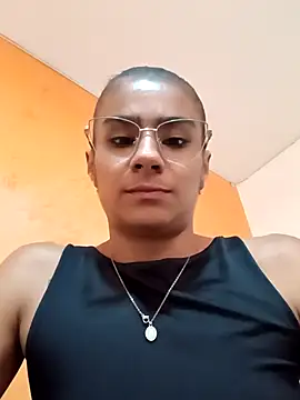 Leslly  online show from 04/11/26, 04:44