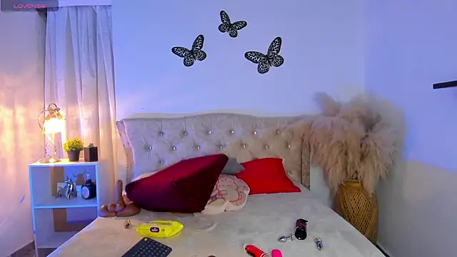 Sarahballiston  online show from 10/04/25, 11:14