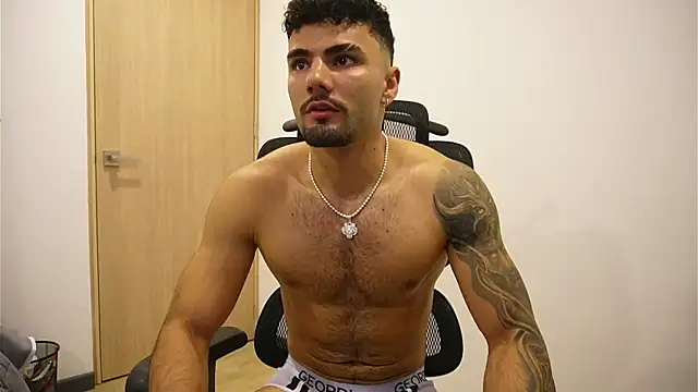 Snapshot of Derek_w chatting on 03/08/25, 05:17 Derek w online show from 03/08/25, 05:17