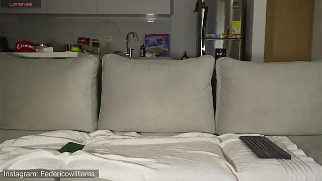 Snapshot of Derek_w chatting on 10/01/25, 02:50 Derek w online show from 10/01/25, 02:50