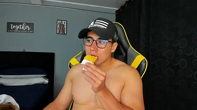 owengray2n online show from 09/19/25, 02:13