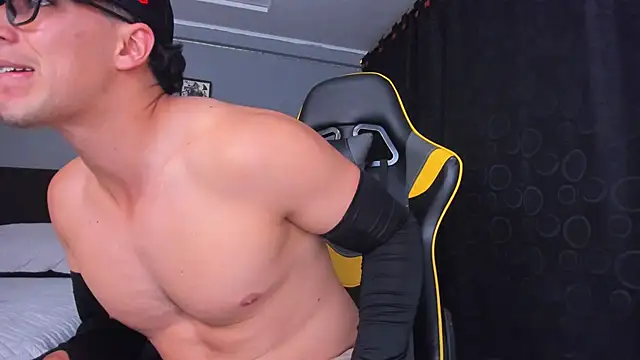 owengray2n online show from 11/30/25, 03:32