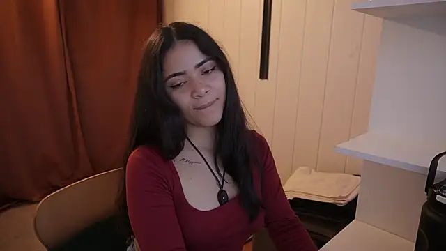 Snapshot of Feetgirl01 chatting on 12/15/24, 04:26 Feetgirl01 online show from 12/15/24, 04:26