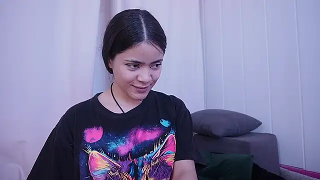 Snapshot of Feetgirl01 chatting on 12/21/24, 12:49 Feetgirl01 online show from 12/21/24, 12:49