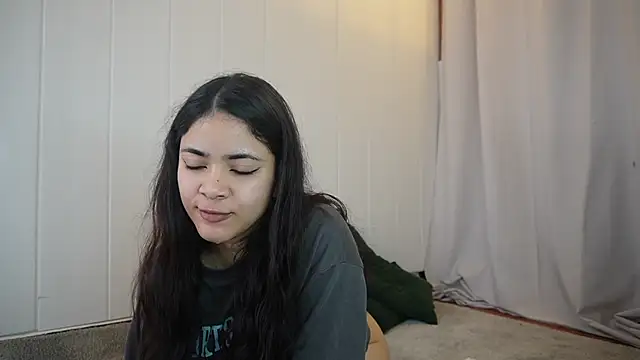 Snapshot of Feetgirl01 chatting on 02/27/25, 10:59 Feetgirl01 online show from 02/27/25, 10:59