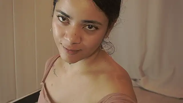 Snapshot of Feetgirl01 chatting on 09/18/25, 05:26 Feetgirl01 online show from 09/18/25, 05:26