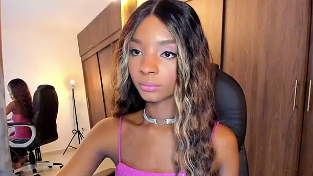 Snapshot of alikahouston4 chatting on 02/15/25, 05:51 alikahouston4 online show from 02/15/25, 05:51