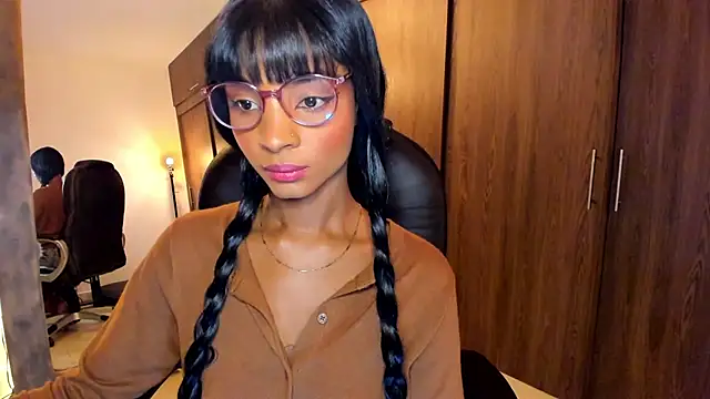 Snapshot of alikahouston4 chatting on 10/24/25, 05:04 alikahouston4 online show from 10/24/25, 05:04