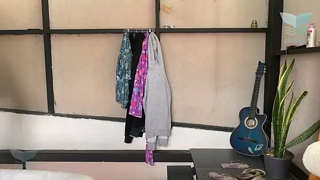 Snapshot of IsusSun chatting on 12/21/25, 04:47 IsusSun online show from 12/21/25, 04:47