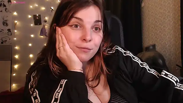 Snapshot of Saya_sweet chatting on 09/14/25, 10:09 Saya sweet online show from 09/14/25, 10:09