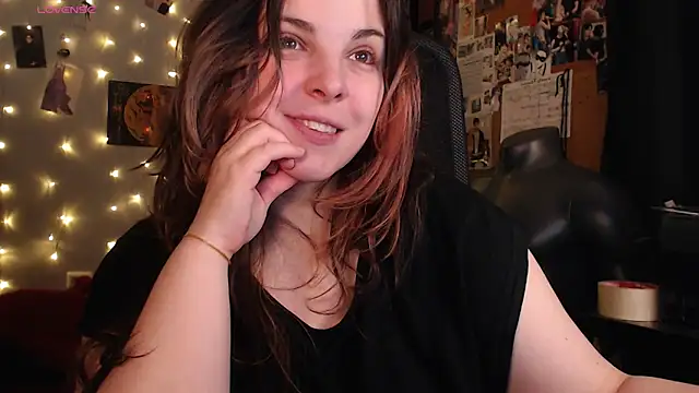 Snapshot of Saya_sweet chatting on 10/15/25, 02:55 Saya sweet online show from 10/15/25, 02:55