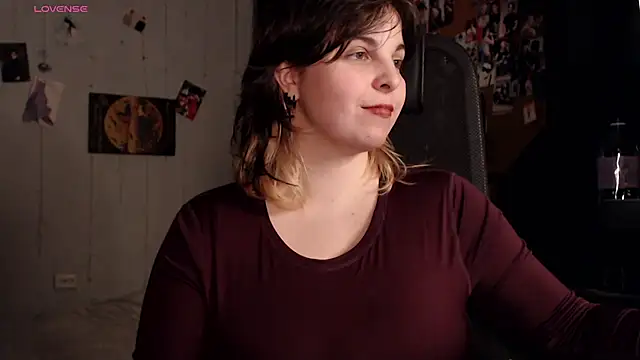 Snapshot of Saya_sweet chatting on 12/17/25, 09:10 Saya sweet online show from 12/17/25, 09:10