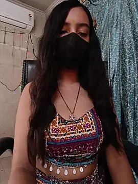 Snapshot of Parinaaz18 chatting on 06/15/26, 01:19 Parinaaz18 online show from 06/15/26, 01:19