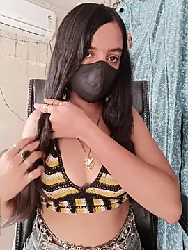 Snapshot of Parinaaz18 chatting on 06/19/26, 01:43 Parinaaz18 online show from 06/19/26, 01:43