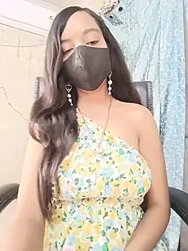 Snapshot of Parinaaz18 chatting on 07/17/26, 01:23 Parinaaz18 online show from 07/17/26, 01:23