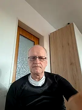 Milkasahne64 online show from 02/09/26, 03:05