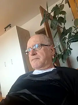 Milkasahne64 online show from 02/13/26, 09:05