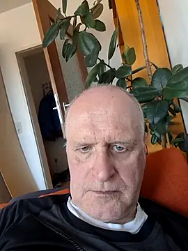 Milkasahne64 online show from 04/06/26, 10:27