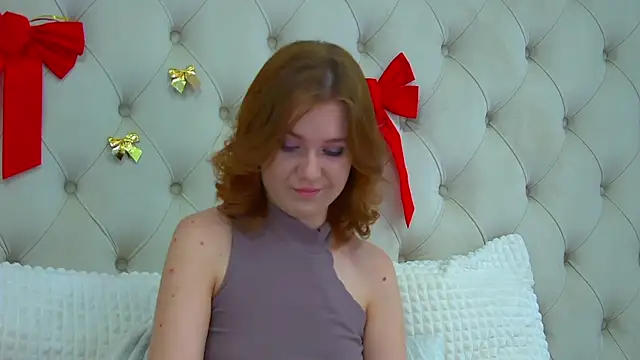 Snapshot of LessySmith chatting on 01/06/25, 08:28 LessySmith online show from 01/06/25, 08:28