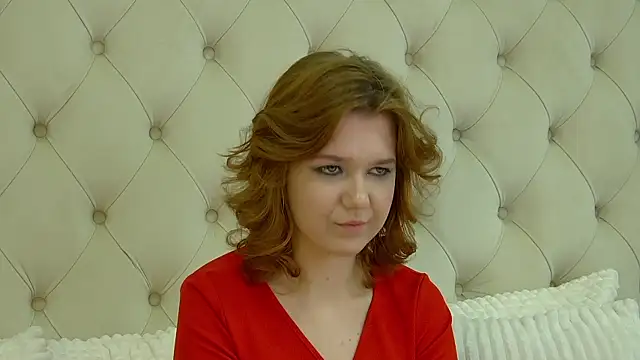 Snapshot of LessySmith chatting on 02/14/25, 10:04 LessySmith online show from 02/14/25, 10:04