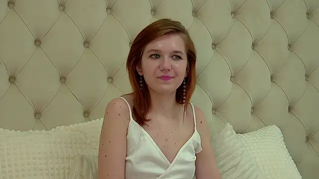 Snapshot of LessySmith chatting on 03/09/25, 10:30 LessySmith online show from 03/09/25, 10:30