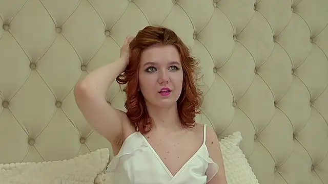 Snapshot of LessySmith chatting on 03/22/25, 10:48 LessySmith online show from 03/22/25, 10:48