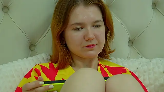 Snapshot of LessySmith chatting on 09/20/25, 04:24 LessySmith online show from 09/20/25, 04:24