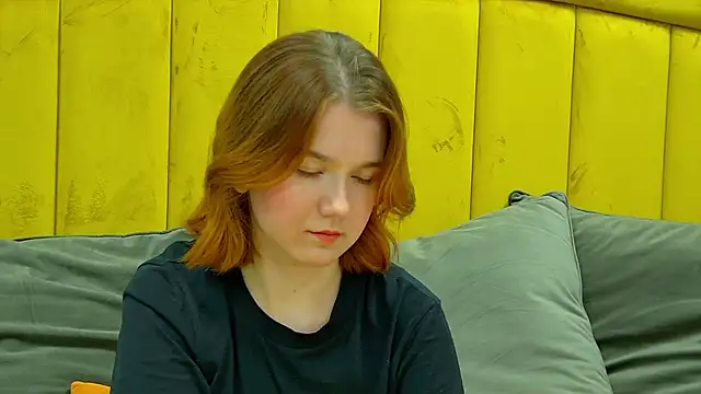 Snapshot of LessySmith chatting on 09/27/25, 04:12 LessySmith online show from 09/27/25, 04:12