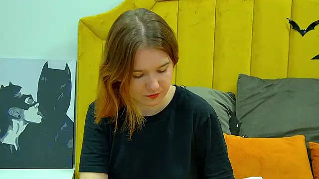 Snapshot of LessySmith chatting on 10/27/25, 04:22 LessySmith online show from 10/27/25, 04:22