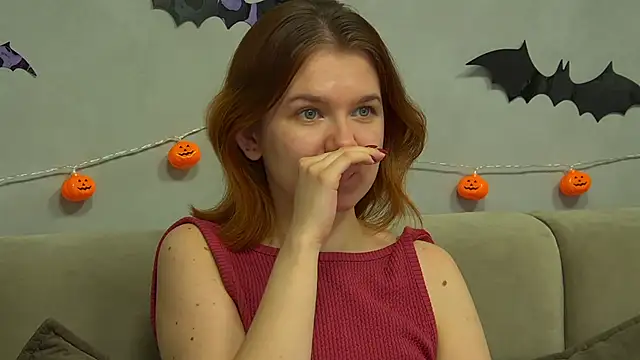 Snapshot of LessySmith chatting on 11/03/25, 04:36 LessySmith online show from 11/03/25, 04:36