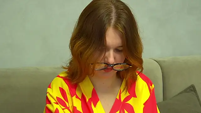 Snapshot of LessySmith chatting on 11/29/25, 04:43 LessySmith online show from 11/29/25, 04:43