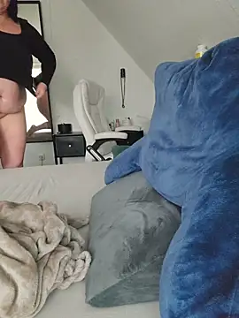 -BonnieBlack- online show from 04/14/26, 06:08