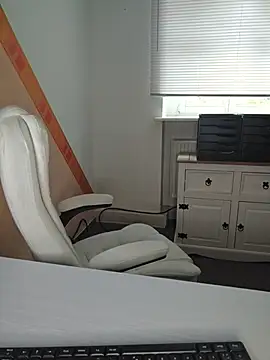Snapshot of -BonnieBlack- chatting on 07/07/26, 07:56 -BonnieBlack- online show from 07/07/26, 07:56