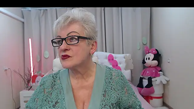 KayleSmoll online show from 04/15/26, 06:37