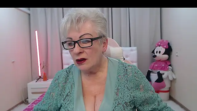 KayleSmoll online show from 04/18/26, 06:45