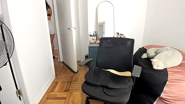 cinnamon rosa online show from 01/29/25, 12:22