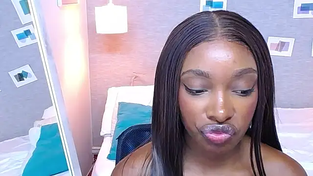 Shamiraa moore online show from 03/18/25, 04:37