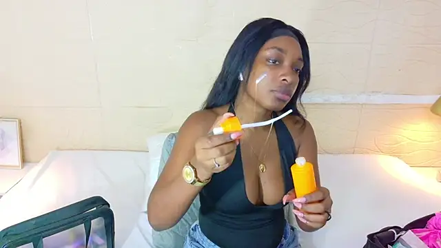 Shamiraa moore online show from 10/18/25, 01:45