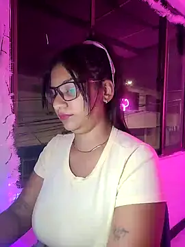 Snapshot of Sofythom1 chatting on 12/05/24, 12:30 Sofythom1 online show from 12/05/24, 12:30