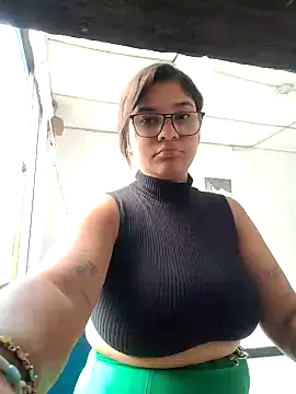 Snapshot of Sofythom1 chatting on 12/28/24, 07:22 Sofythom1 online show from 12/28/24, 07:22