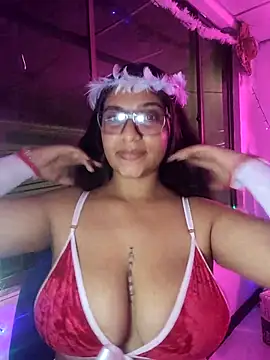 Snapshot of Sofythom1 chatting on 12/31/24, 06:37 Sofythom1 online show from 12/31/24, 06:37